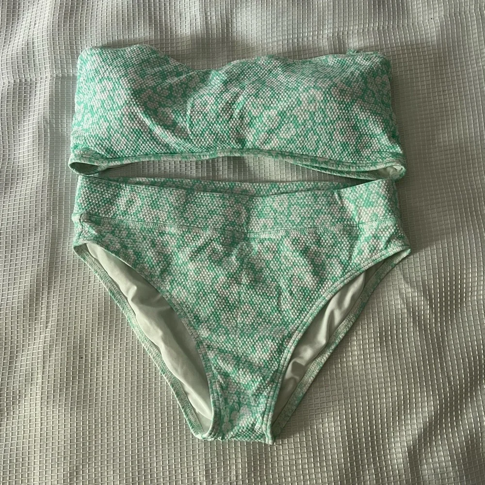 Green Patterned Bikini Set - Picture 7 of 8